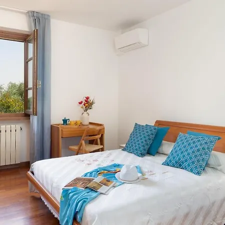 别墅 Irene 6, Emma