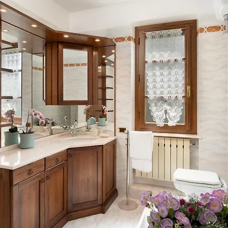 别墅 Irene 6, Emma 蒙特卡洛