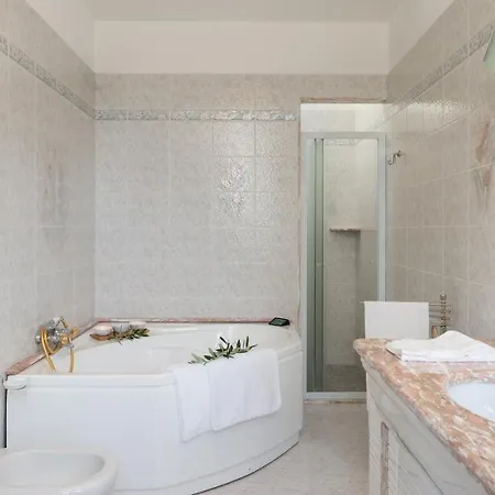 别墅 Irene 6, Emma