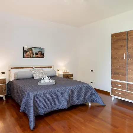 别墅 Irene 6, Emma